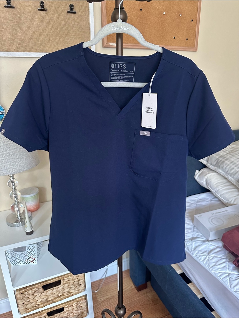 NWT FIGS Women’s one pocket scrub top